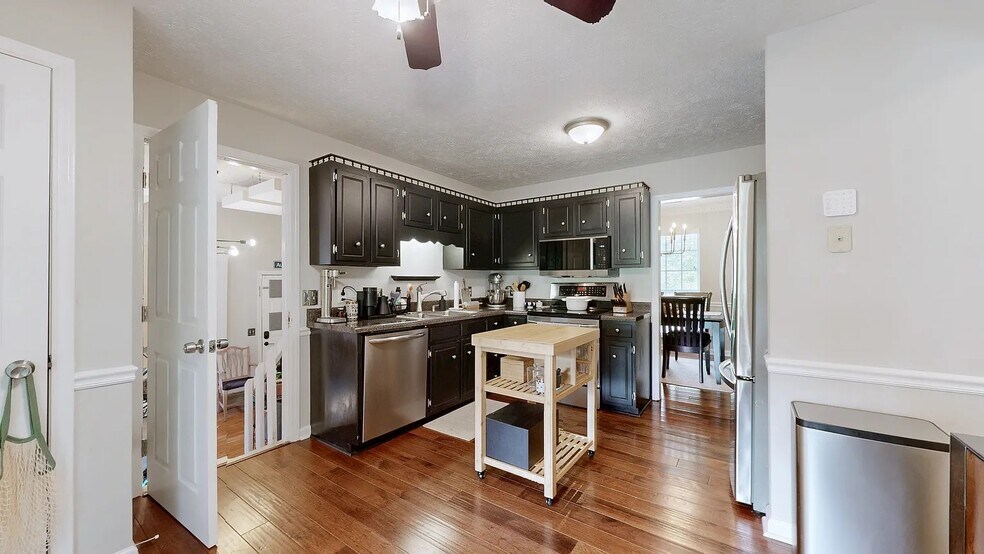 Building Photo - 604 Old Lebanon Dirt Rd