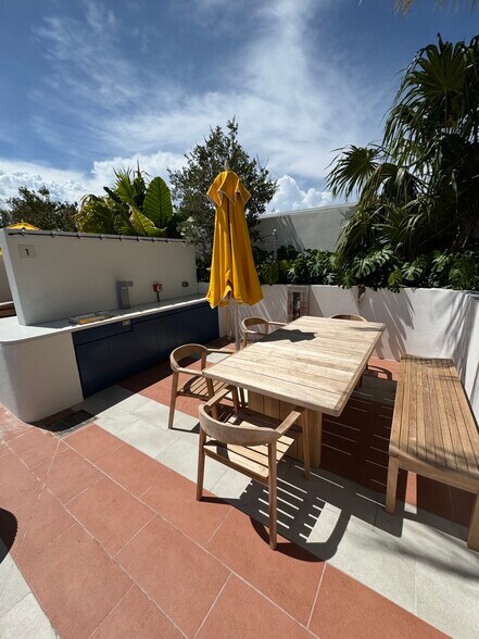 Building Photo - 264 NW 31st St