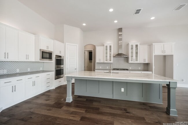 Building Photo - Timeless Luxury