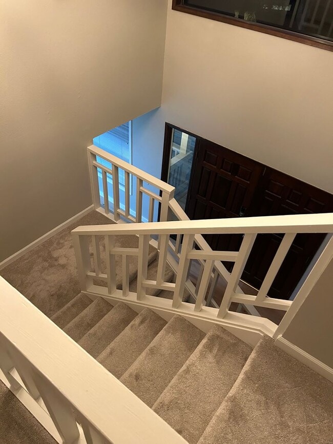 Building Photo - Lovely South Hills home, 4BD/3BA, Available early June!