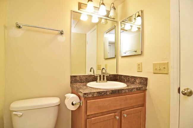 Building Photo - 2 Bed 2 Bath Audubon Place Condo