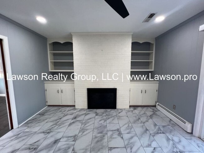Building Photo - Very Nice & Spacious Home in Hidden Valley...