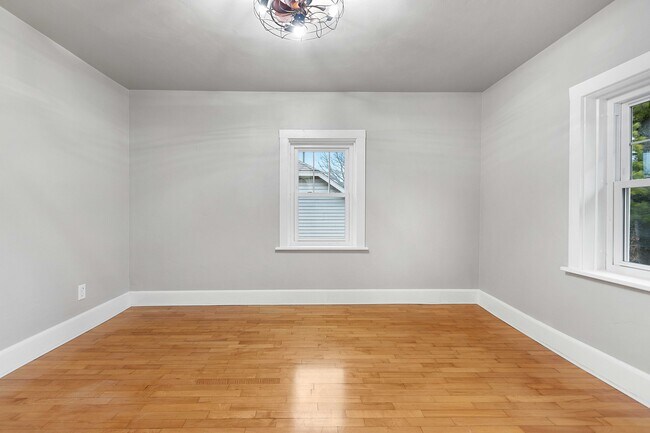 Large Living Rooms - 1126 Grant St