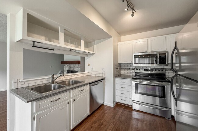 Building Photo - Fabulous 2 BED/1.5 BATH Condo in Boulder! ...