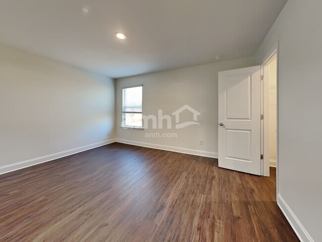 Building Photo - 15732 Thomas Rd