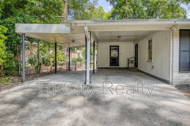 Building Photo - 212 Hilltop Dr