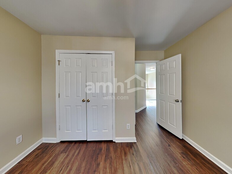 Building Photo - 3305 Maple Terrace Dr