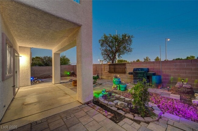 Building Photo - 1213 E Malibu Sands Ave