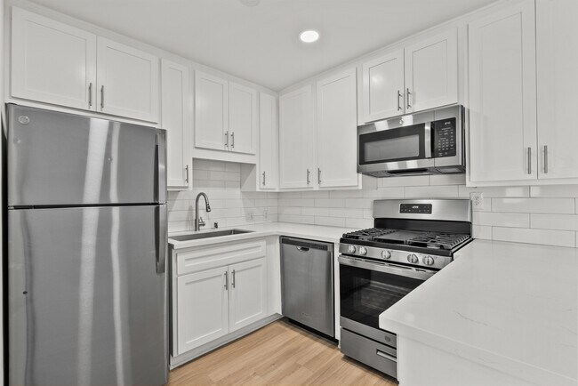 Building Photo - 15286 Sutton St