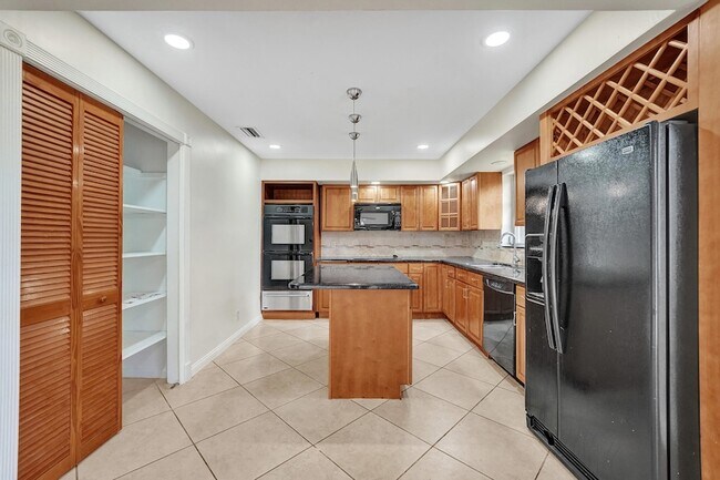 Building Photo - 4721 Sarazen Dr