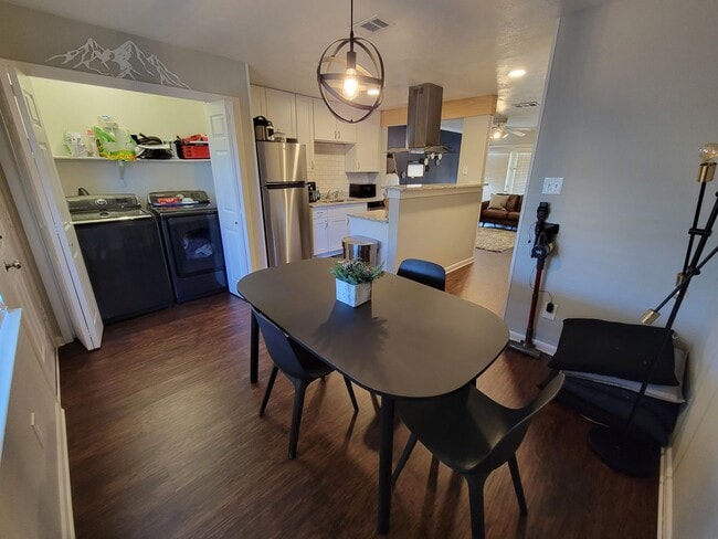 Building Photo - College Station - Cozy 2 Bedroom 1.5 Bath Condo for Lease