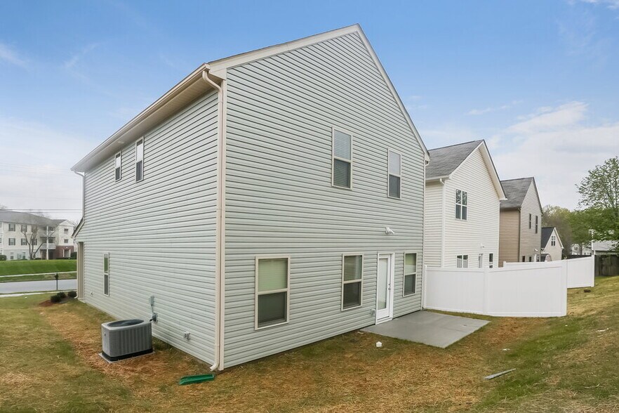 Building Photo - 9221 Treyburn Dr