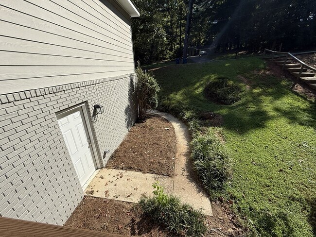 Building Photo - 1021 Sourwood Ct