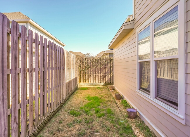 Building Photo - 175 Christian Dr