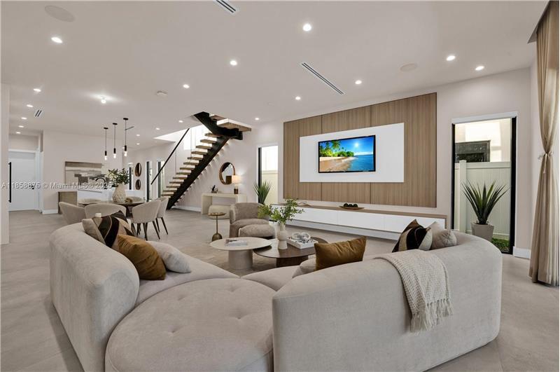 Building Photo - 921 NE 17th Terrace