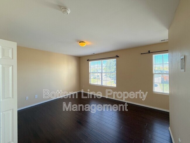 Building Photo - 8125 Rosberg Ln
