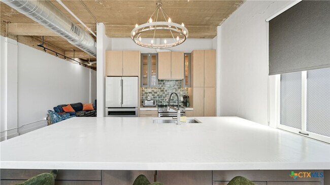 Building Photo - 222 Losoya St