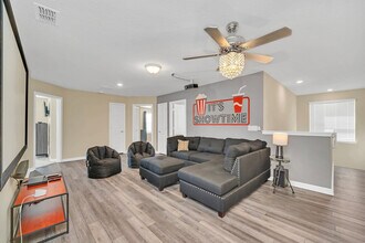 Building Photo - 2037 Lelani Cir