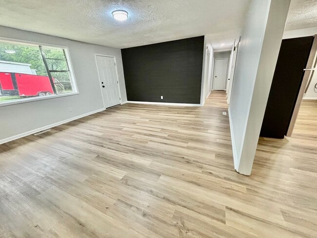 Building Photo - 3 Bedroom Ranch for Rent!