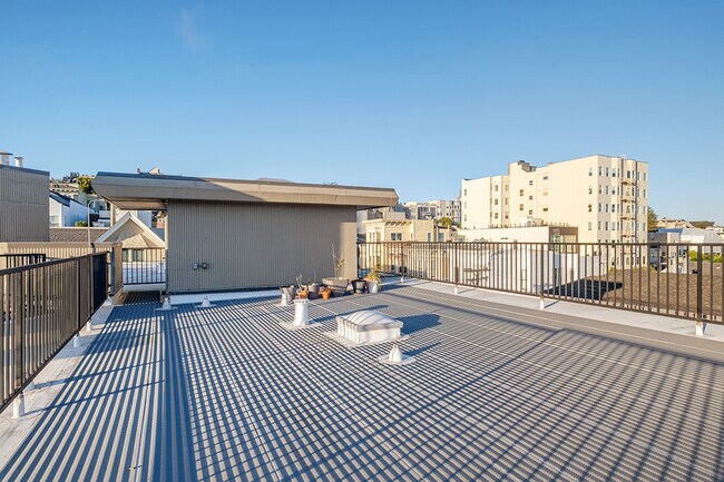 Building Photo - 2101 Baker St