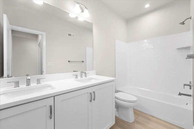 Building Photo - 512 Brewster Aly