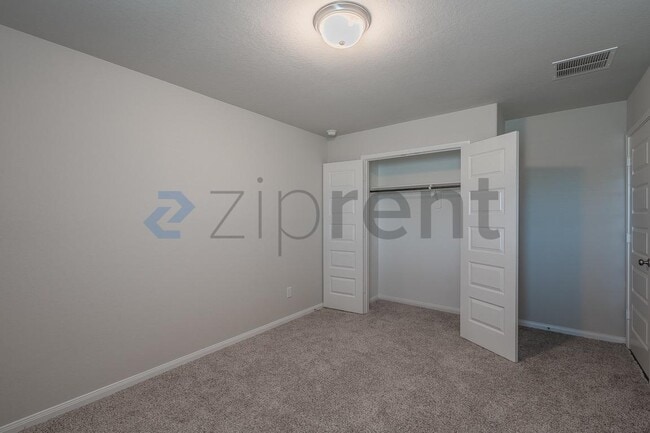 Building Photo - Unit