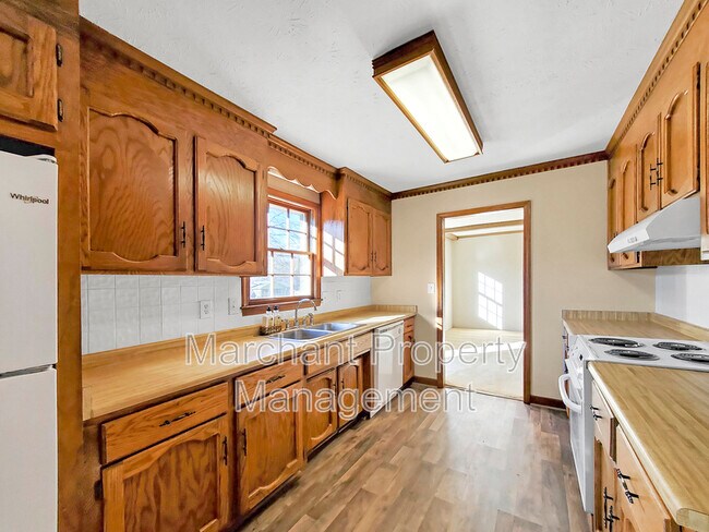 Building Photo - 100 Pine Wood Dr