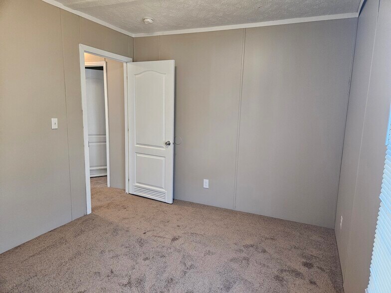 Building Photo - 61 Lynnwood Cir