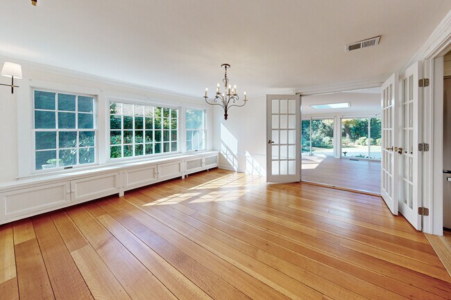 Building Photo - 88 5 Mile River Rd