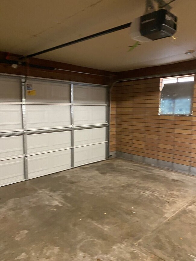 Building Photo - Tucked Away in Selah – Space, Storage & Serenity All in One!