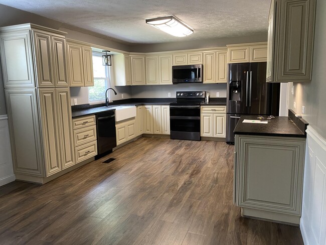 Building Photo - 2731 Birdwell Dr