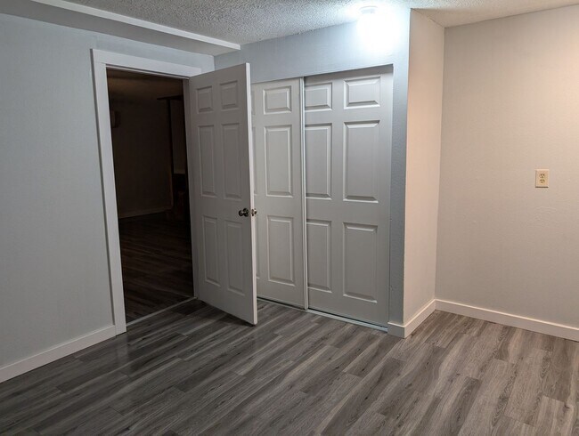 Building Photo - 2 Story House, 4 Bedrooms + Bonus Room in Ochoco West - Water/Sewer Provided - Available Now!