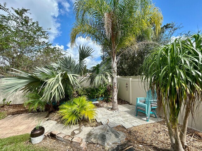 Building Photo - Spacious 3-Bed, 2-Bath Fully Gated Home in...