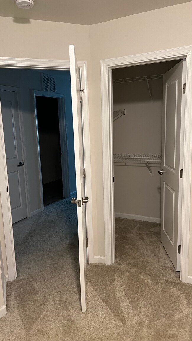 Building Photo - 331 Park Meadows Dr