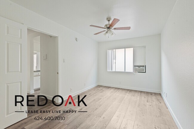 Building Photo - 4069 Oakwood Ave