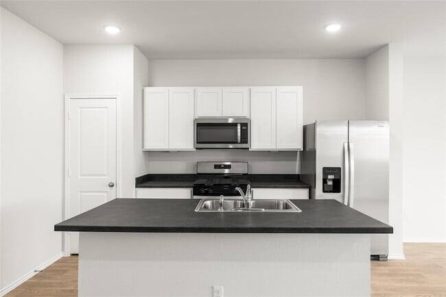 Building Photo - 116 Kendall Ln