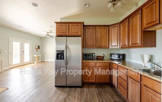 Building Photo - 1593 E Scenic Sunrise Dr