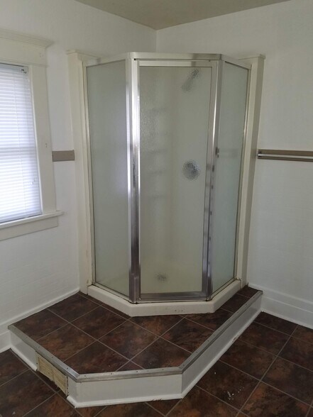 Building Photo - 218 Hammond Ave