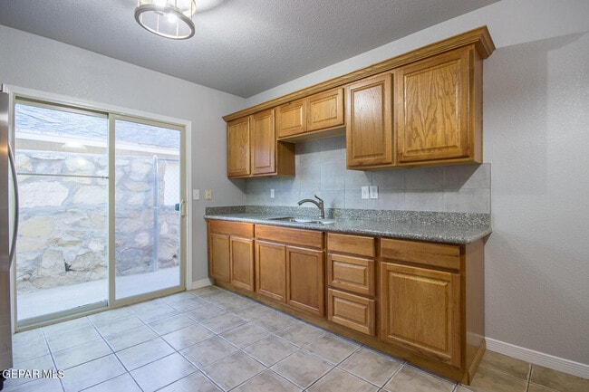 Building Photo - 3311 Catherine Ann Dr