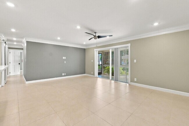 Building Photo - 3017 N Oakland Forest Dr
