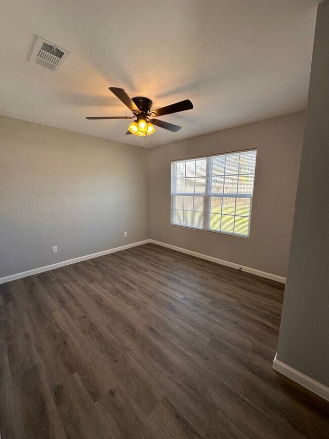 Building Photo - 3 Bed 2 Bath New Construction Home