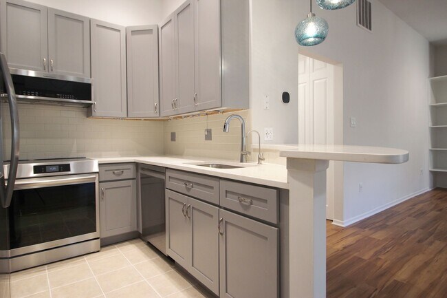 Building Photo - 1956 Villaridge Dr