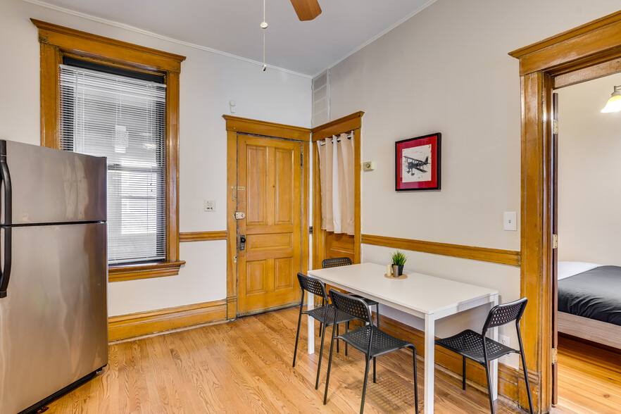 Eat-in kitchen - 1648 N Oakley Ave