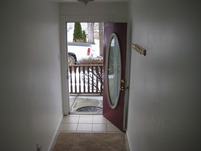 view of porch entry - 142 George St