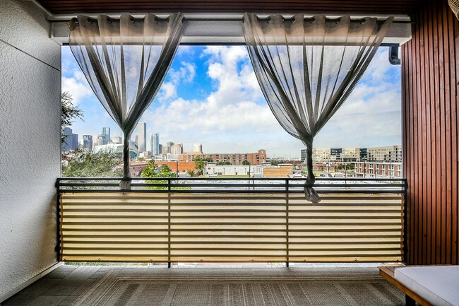 Building Photo - 2412 Canal St