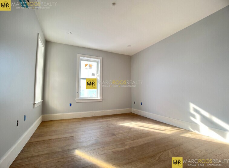 Building Photo - 435 Market St