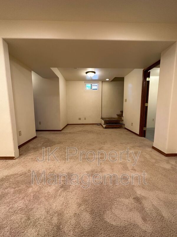 Building Photo - 319 Beth Dr