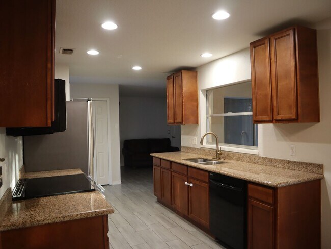 Building Photo - Great Location 3 bedroom 2 Bath 2 Car Garage Call/Text Carole Arcaro 386-216-4900 Deltona Lakes R...