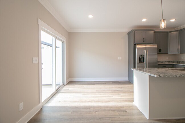 Building Photo - 166 Sango Dr