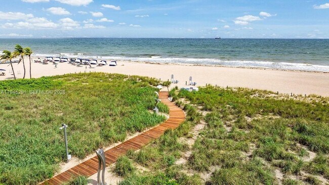 Building Photo - 1200 Holiday Dr